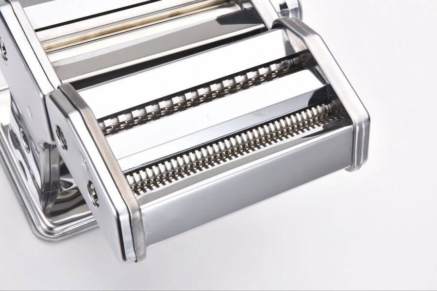 MPGoods RVS Premium pastamaker machine incl. klem paste rekje Nederlandstalige handleiding en recepten folder met heerlijke (gluten diervrije) pasta gerechten