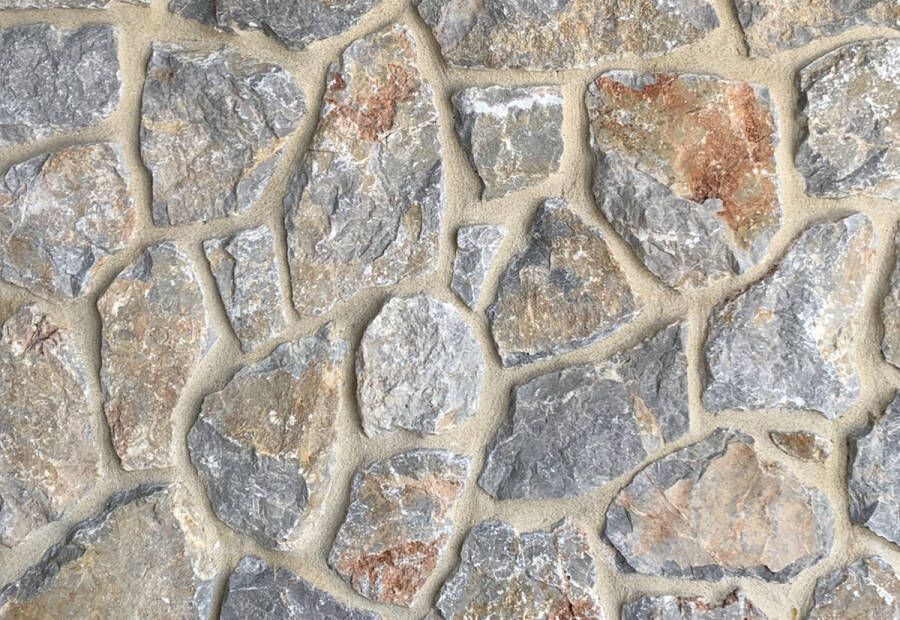 Natuursteen Rock Face Akron 3-5cm met massieve hoekstukken inhoud 12M2 per krat prijs M2 € 95 00