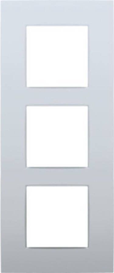 Niko drievoudige afdekplaat 60mm verticale centerafstand Intense Sterling (121-76300)
