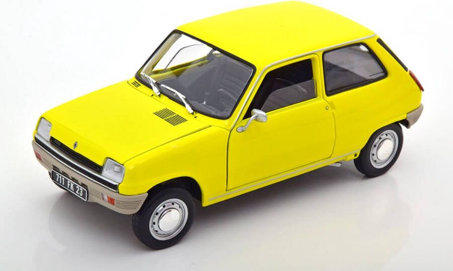 Norev Het 1:18 Diecast model van de Renault R5 van 1974 in Yellow. De fabrikant van het schaalmodel is .This model is alleen online beschikbaar