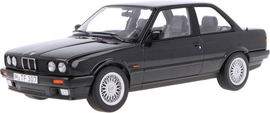 Norev Het 1:18 gegoten model van de BMW 3-serie 325i E30 uit 1988 in zwart. De fabrikant van het schaalmodel is . Dit model is alleen online verkrijgbaar