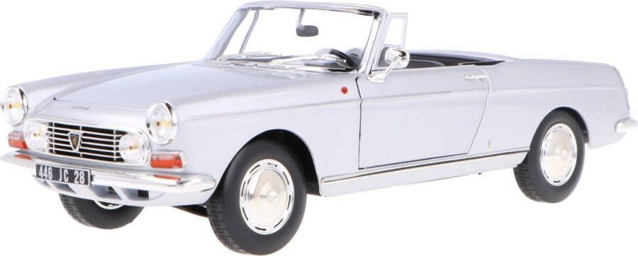 Norev Het 1:18 gegoten model van de Peugeot 404 Cabriolet uit 1967 in zilver. De fabrikant van het schaalmodel is . Dit model is alleen online verkrijgbaar