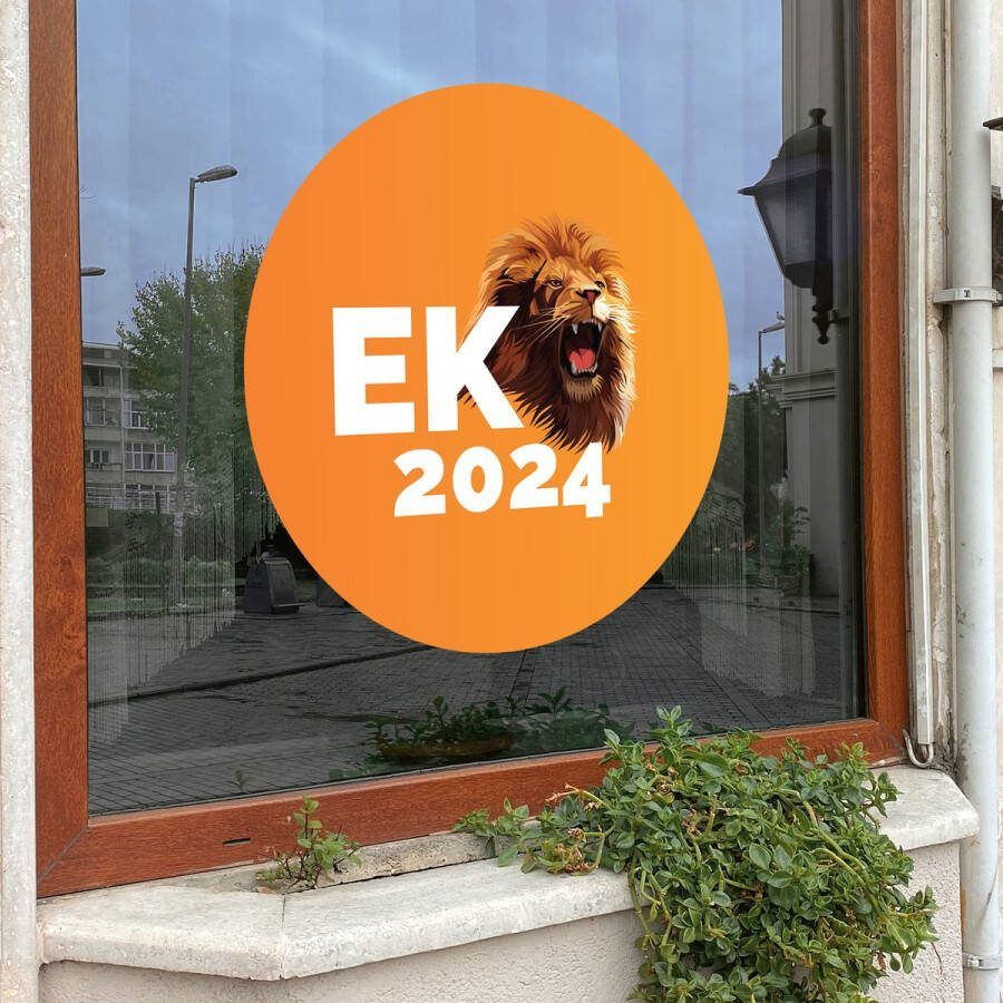 Oranjebox.com Raamsticker 40 cm EK 2024 Leeuw Sticker Nederlands Elftal Versiering EK 2024 EK 2024 Sticker Easydot sticker Voetbal Oranje Sticker EK 2024 Removable Sticker Gemakkelijk te plakken Cadeautip Vaderdag