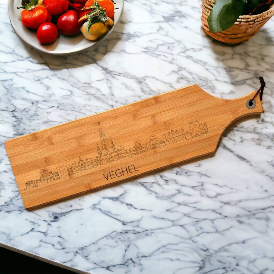 Out-lines Serveerplank met skyline van Veghel Bamboe 60x16cm Borrelplank Gravering