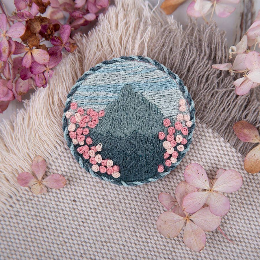 Panna borduurpakket Berg Sakura broche JK-2142 Satijnsteek Borduren voor volwassenen Voorbedrukte stof