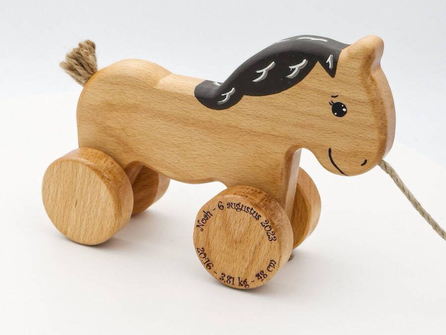 Persoonlijk speelgoed Houten paardje gepersonaliseerd Geproduceerd in NL Handgeschilderd Trekfiguur