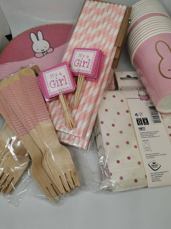 Petitmerci Nijntje partypakket roze voor een babyshower of geboortefeest zonder afwas voor 16 personen met bordjes bekertjes rietjes kaasprikkers vorkjes servetten