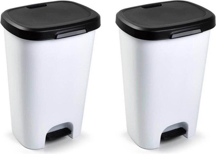 PLASTICFORTE 2x stuks kunststof afvalemmers vuilnisemmers wit 50 liter met zwarte deksel en pedaal Vuilnisbakken prullenbakken