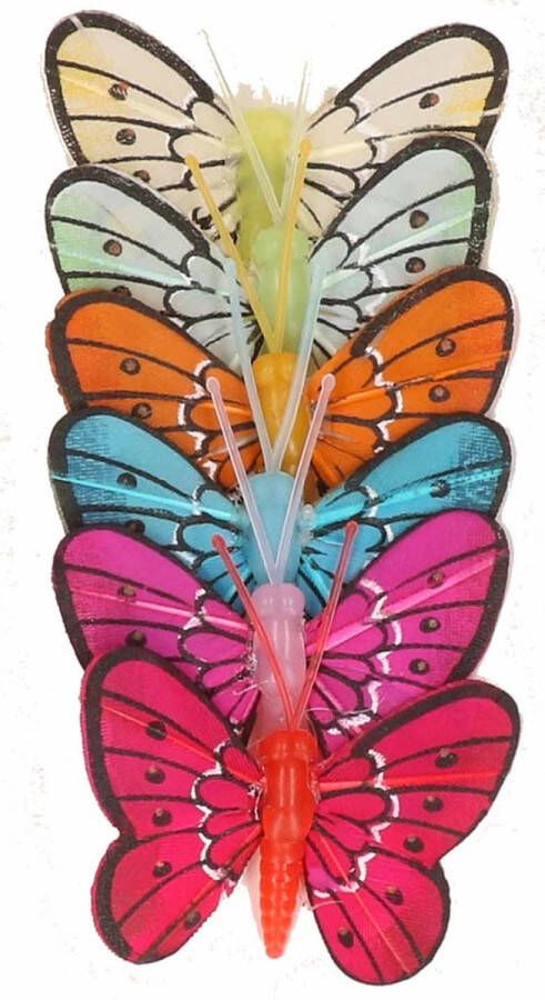 Rayher hobby materialen 6x stuks gekleurde decoratie vlinders 5 cm op prikkers instekers zomer lente feest versieringen