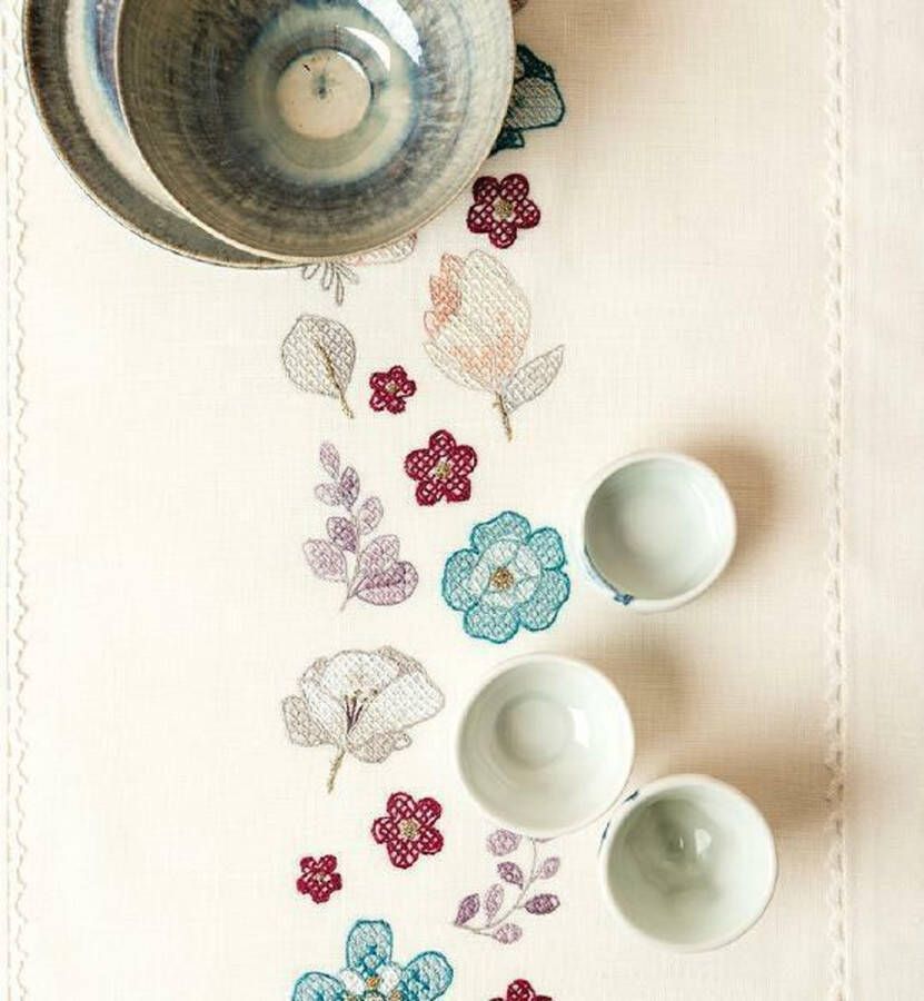 Rico design Voorbedrukte loper bloemen van Rico 68299.54.18 om te borduren 40X150cm