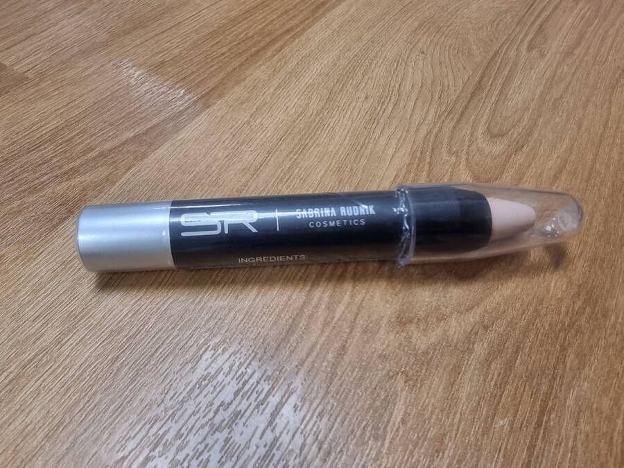 Sabrina Rudnik Concealer