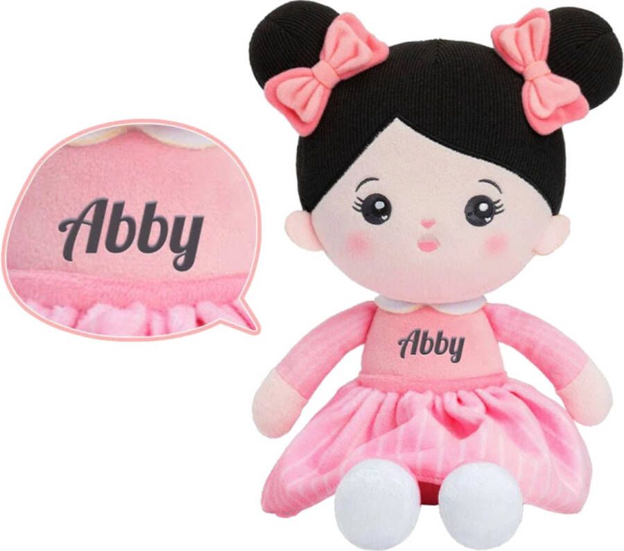 Sandra's Poppenkraam Abby knuffelpop Roze jurk donker haar gratis met naam