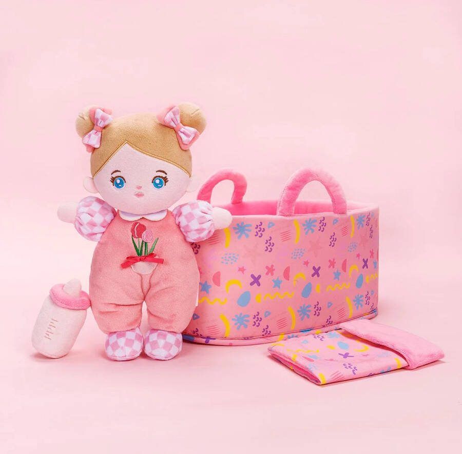 Sandra's Poppenkraam Abby- roze met blauwe ogern complete knuffelpop giftset gratis met naam