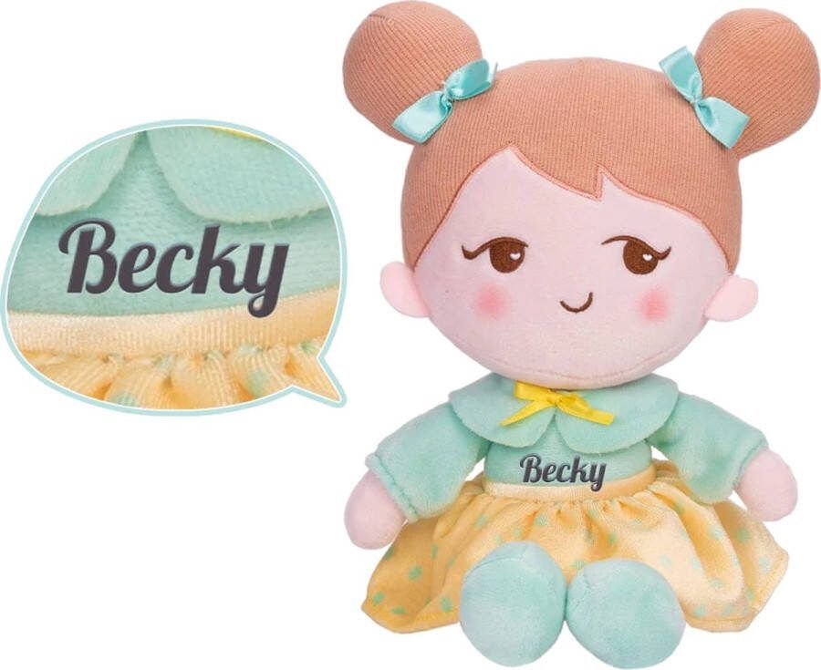 Sandra's Poppenkraam Becky knuffelpop gratis met naam groen truitje geel jurkje