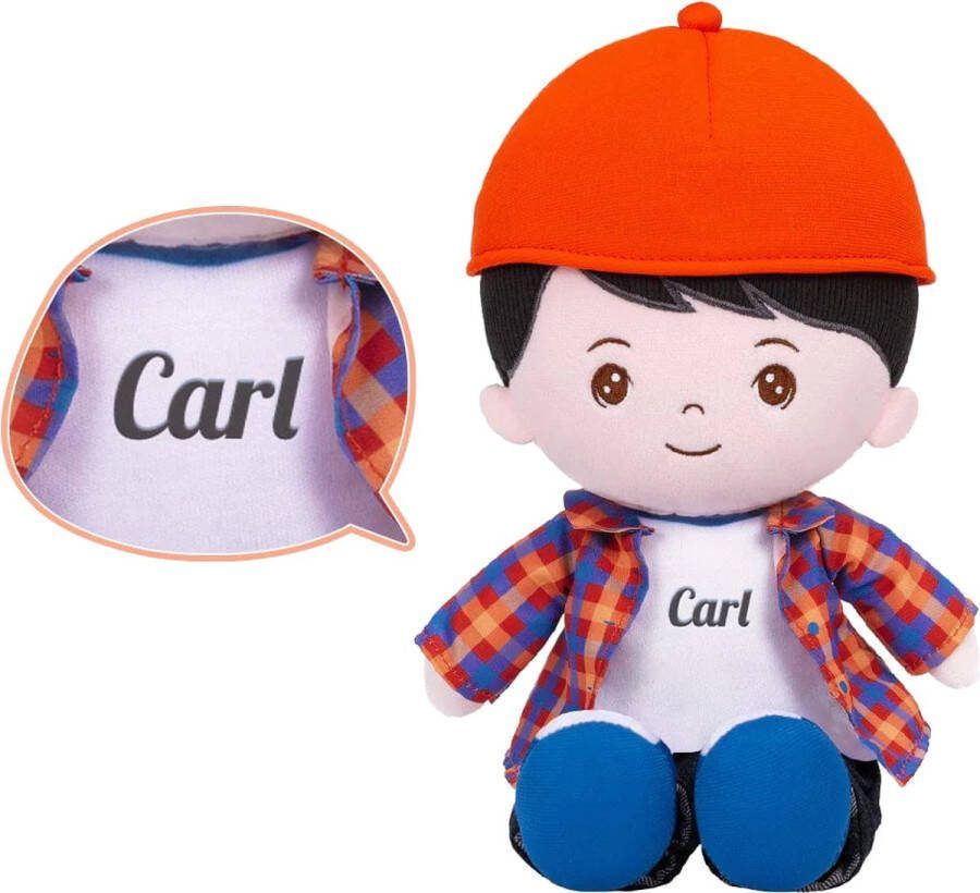 Sandra's Poppenkraam Carl knuffelpop rood petje Geblokte blouse gratis met naam