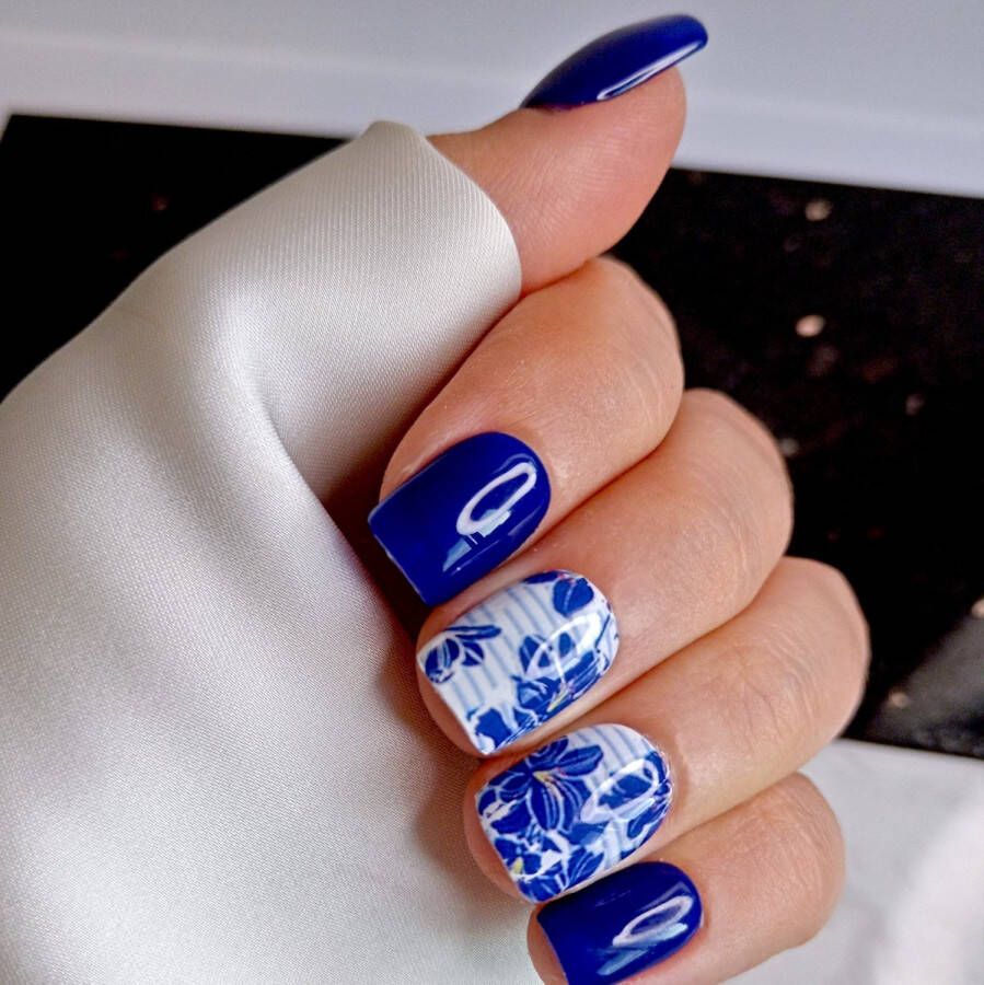 SD Press on Nails B-29 Plaknagels Nagelset 20 Nagels Donkerblauw bloemen Gellak Nagellak Kort Recht- Nageltips Nepnagels met Lijm Kunstnagels Nail Art Handmade Valse nagels Nagelvijl Accessoires Korte Nagels -Square tips
