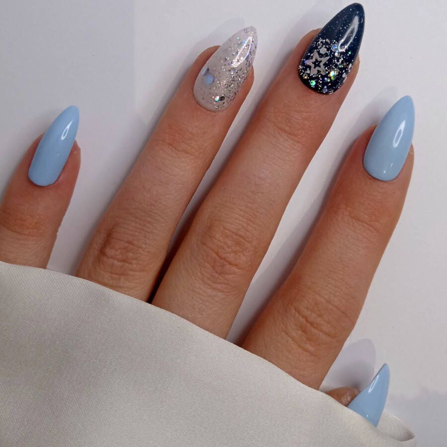 SD Press on Nails B177 Plaknagels met nagellijm Medium Stiletto Kunstnagels Blauw Glitter Winter Set 20 Kunstnagels handgemaakt van gellak Nageltips Accessoires Medium Nagels Nepnagels Gelnagels Valse Nagels
