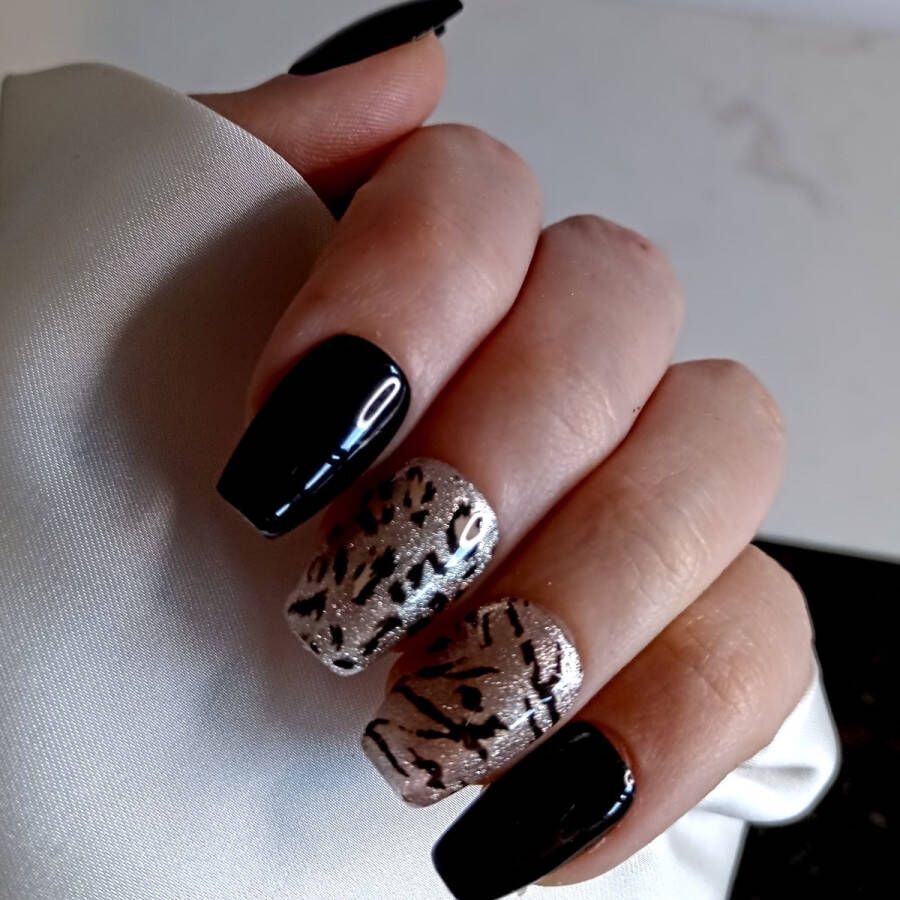 SD Press on Nails B221 Plaknagels Nagelset 20 Nagels Zwart Panter Gellak Nagellak Korte Coffin Nageltips Nepnagels met Lijm Kunstnagels Nail Art Handmade Valse nagels Nagelvijl Accessoires