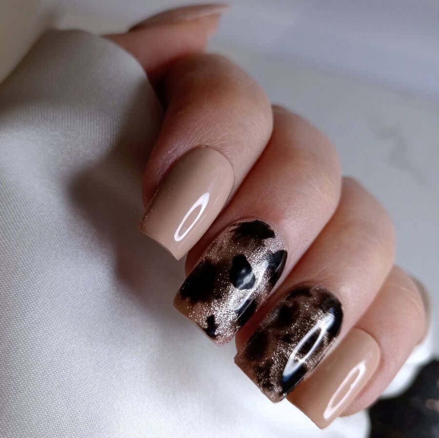 SD Press on Nails B226 Plaknagels Nagelset 20 Nagels Nude met print Gellak Nagellak Medium Square Nageltips Nepnagels met Lijm Kunstnagels Nail Art Handmade Valse nagels Nagelvijl Accessoires