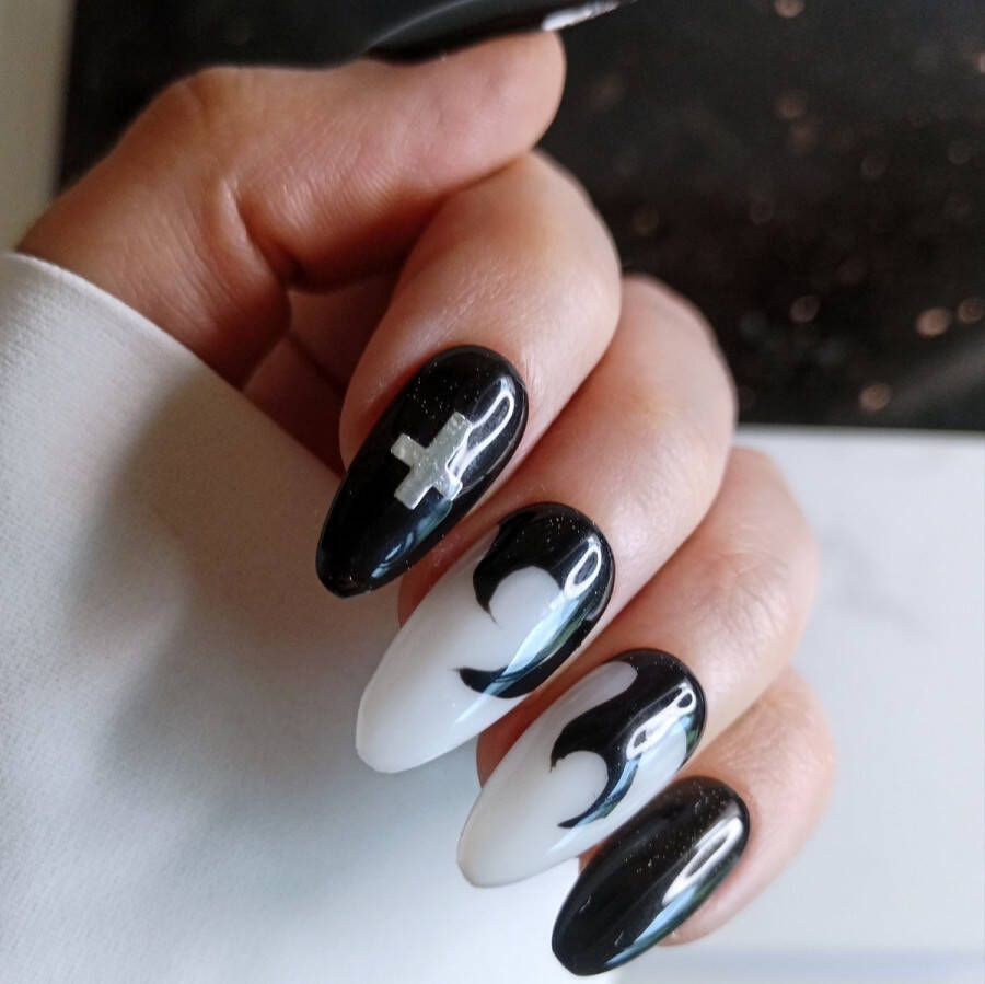 SD Press on Nails Plaknagels Gelnagels 20 stuks Handgemaakte Nagels Set No. 8 Fire Gothic Cosplay Zwarte Nagels Lang Stiletto Halloween Gellak Nail Art Nagellijm Accessoires Handpainted nails nailsathome Nagellak