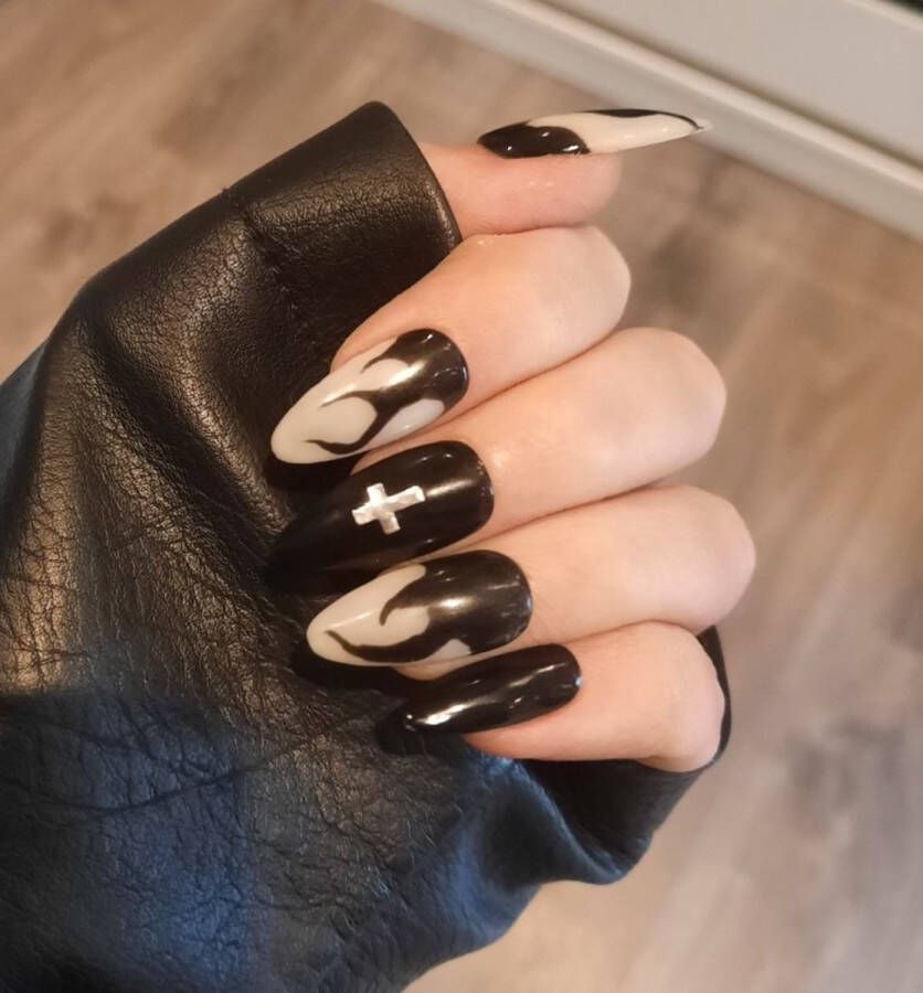 SD Press on Nails Plaknagels Gelnagels 20 stuks Handgemaakte Nagels Set No. 8 Fire Gothic Cosplay Zwarte Nagels Lang Stiletto Halloween Gellak Nail Art Nagellijm Accessoires Handpainted nails nailsathome