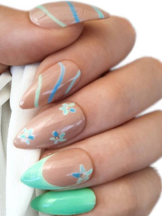 SD Press on Nails Plaknagels Gelnagels Handgemaakt 20 stuks No. 35 Flowers Groen Pastel Gellak Nagellak Medium Stiletto Nageltips Nepnagels met Lijm Kunstnagels Nail Art Handmade Valse nagels Nagelvijl Accessoires