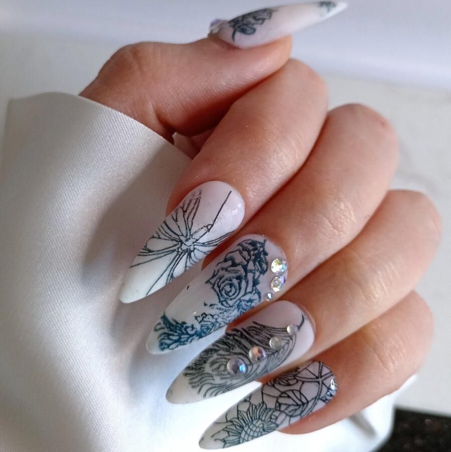 SD Press on Nails Luxury's No. 33 Fear or Desire XL Stiletto Blauw Milky Bling Plaknagels Gelnagels Handgemaakte Nagels 20 stuks Cosplay Accessoires (gel)Nagellak Nepnagels Nagelstudio Nail Art Nagels met lijm