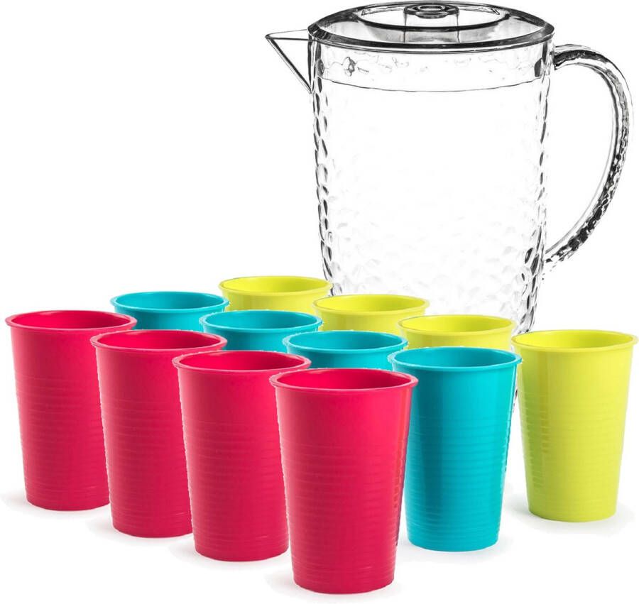 Secret de Gourmet Stevige sapkan water schenkkan karaf met deksel 2 liter set met 12x kunststof multicolor drinkglazen 360 ml