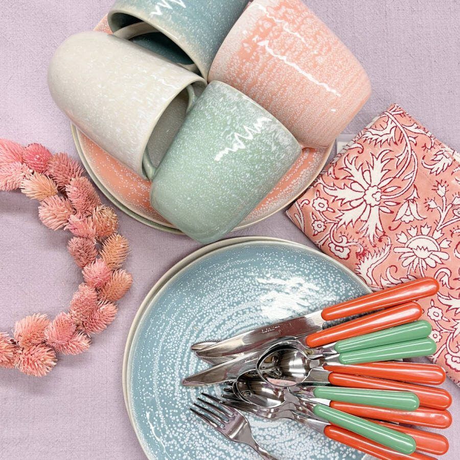 Siaki Breezy 8 delige ontbijtset: ontbijtbord en mok in beige koraal groen blauw
