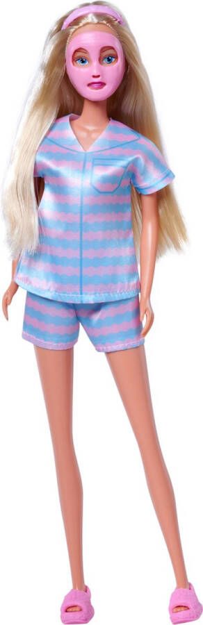 Simba Steffi Love Beauty Day Steffi draagt een fashionable pyjama met gezichtsmaskers en pantoffels Modepop 29 cm