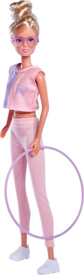 Simba Steffi Love Hula Hoop Steffi draagt een sportieve outfit met hoelahoep en mechanische functie Modepop 29 cm