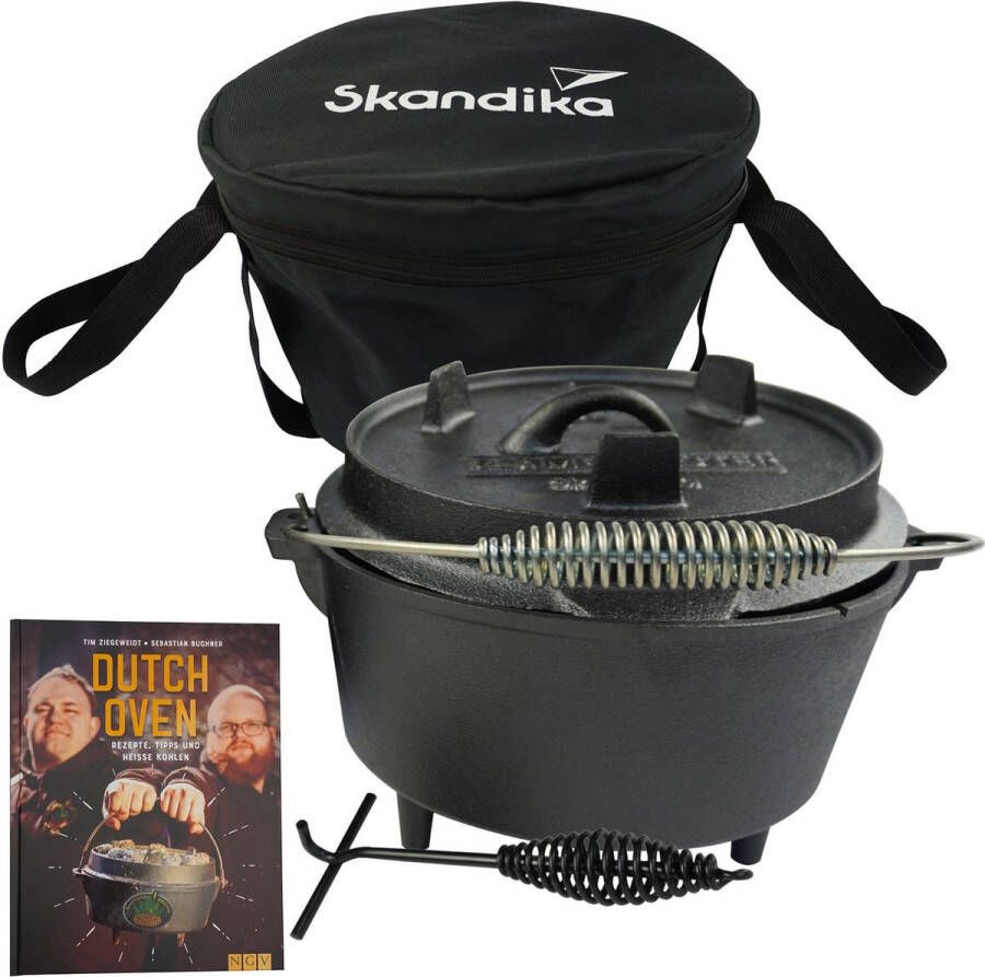 Skandika Dutch Oven Flame Master 13 8 L – Dutch Oven Gietijzeren pan om in te koken incl. receptenboek van de Sauerland BBCrew reeds ingebrand met voetjes deksel lifter en draagtas Dutch Oven voor barbecueën kamperen zwart