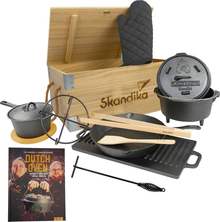 Skandika Dutch Oven Set Flame Master 4L in houten kist Barbecuepannen – Kookset grill BBQ – Gietijzeren pan om te koken 11 stuks incl. receptenboek van Sauerland BBCrew ingebrand met voetjes deksel lifter draagtas – zwart