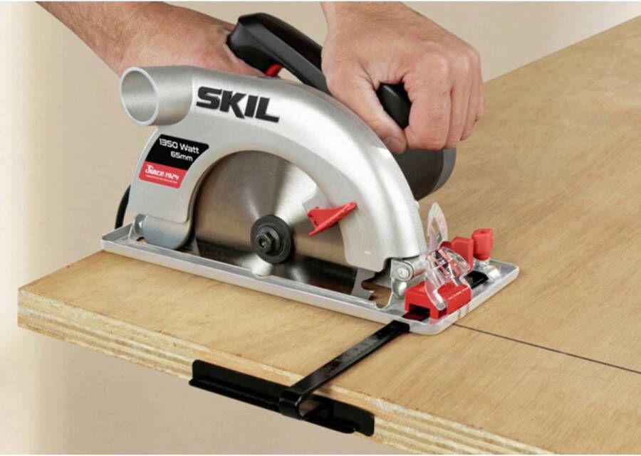 Skil 5765AA Cirkelzaag 1350 Watt 65 mm zaagdiepte Met hardmetalen zaagblad en parallelgeleider