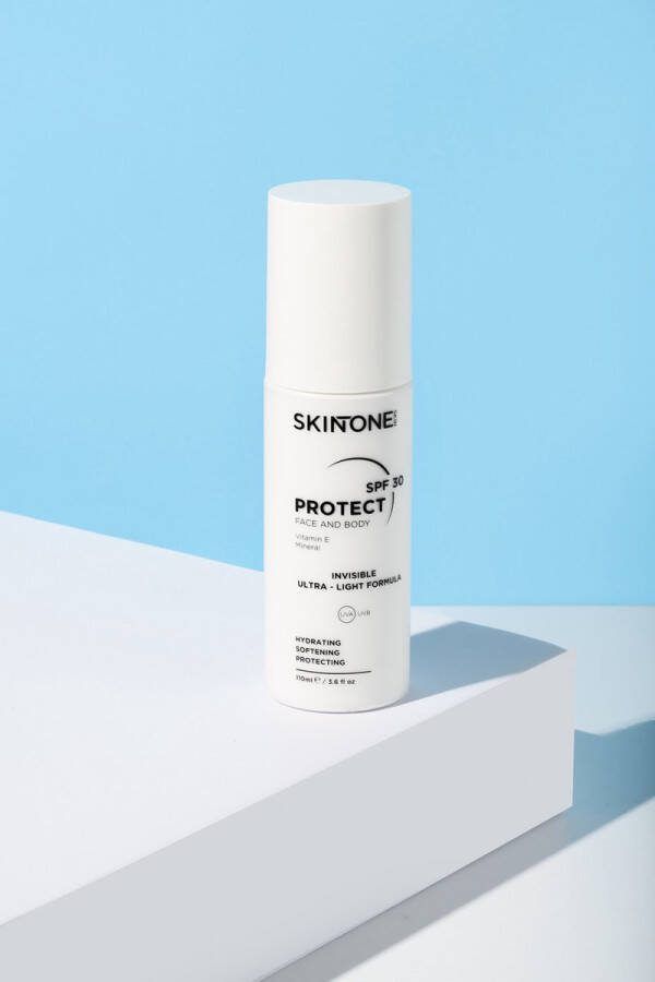 SKINTONE SKIN SPF 30 Zonnebrand Zonnebrancrème Gezicht en Lichaam Creme Bescherming Zon Beschermt en hydrateert Zonbescherming Met Vitamine E 100ml Waterproof Transparant