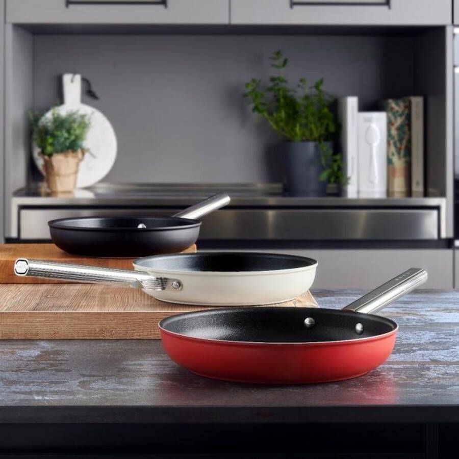 Smeg Braadpan 24cm Crème | Potten&Pannen | Keuken&Koken Keukengerei | 8017709296582