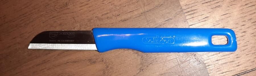 Solingen aardappelmesje schilmes blauw ophangoog schilmesje aardappelschilmes met gat