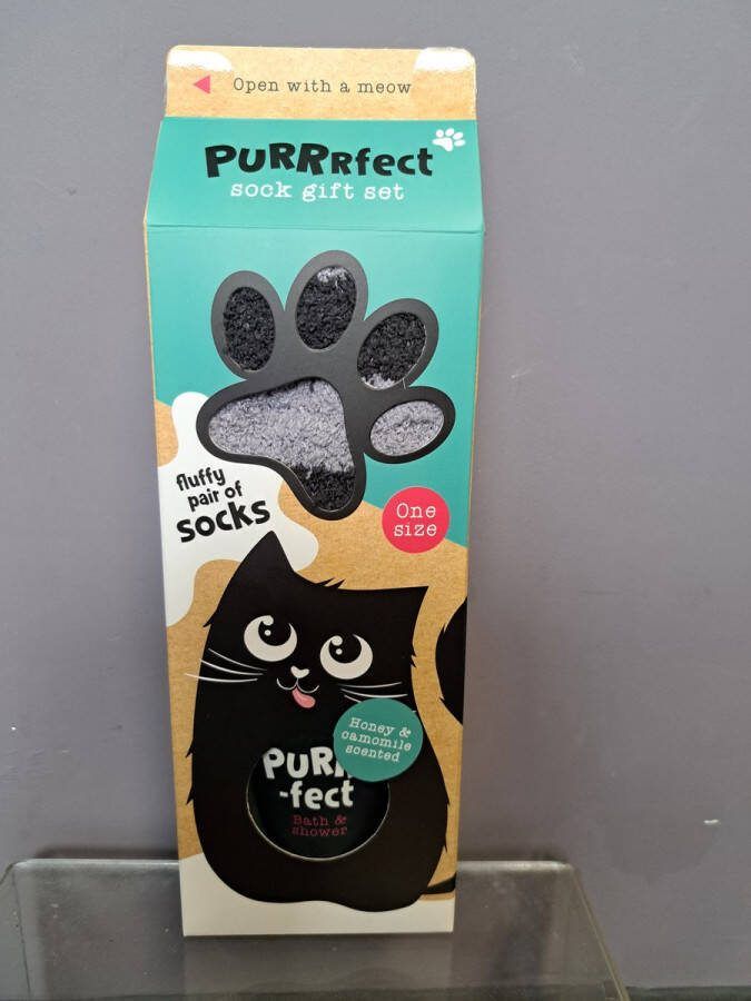 Source purrfect sock gift set fluffy kousen douche gel leuk kado grappig geschenk verjaardag melk fles