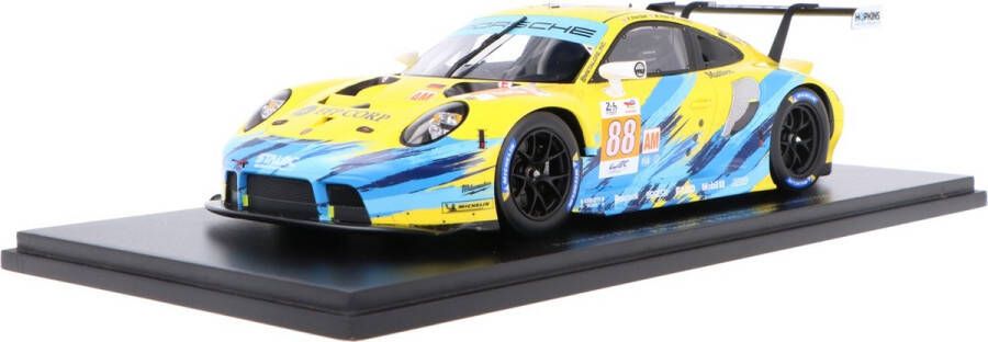 Spark De 1:18 Diecast Modelauto van de Porsche 991 RSR-19 4.2L Team Dempsey Proton Racing #88 van de 24H LeMans van 2022. De rijders waren F. Poordad M. Root en J. Heylen. De fabrikant van het schaalmodel is . Dit model is alleen o