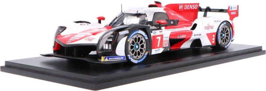 Spark De 1:18 Diecast Modelauto van de Toyota Gr010 3.5L Turbo Hybrid V6 Team Toyota Gazoo Racing #7 van de 24H LeMans van 2022. De rijders waren M. Conway K. Kobayashi en JM Lopez. De fabrikant van het schaalmodel is . Dit model i