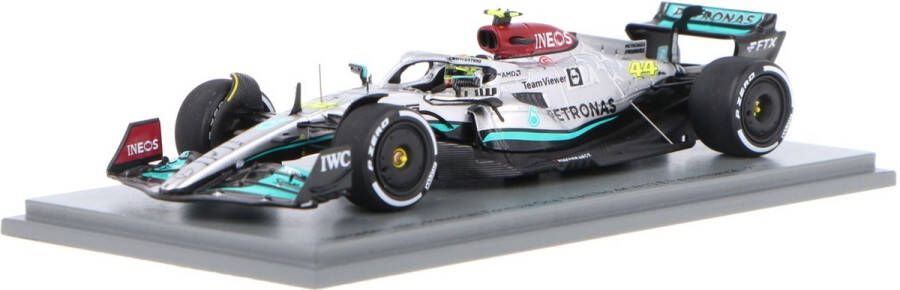 Spark De 1:43 Diecast Modelcar van de Mercedes W13E Team Mercedes AMG Petronas #44 van de Franse GP van 2022 en de 300e GP van Hamilton. De rijder was Lewis Hamilton. De fabrikant van het schaalmodel is . Dit model is alleen online v