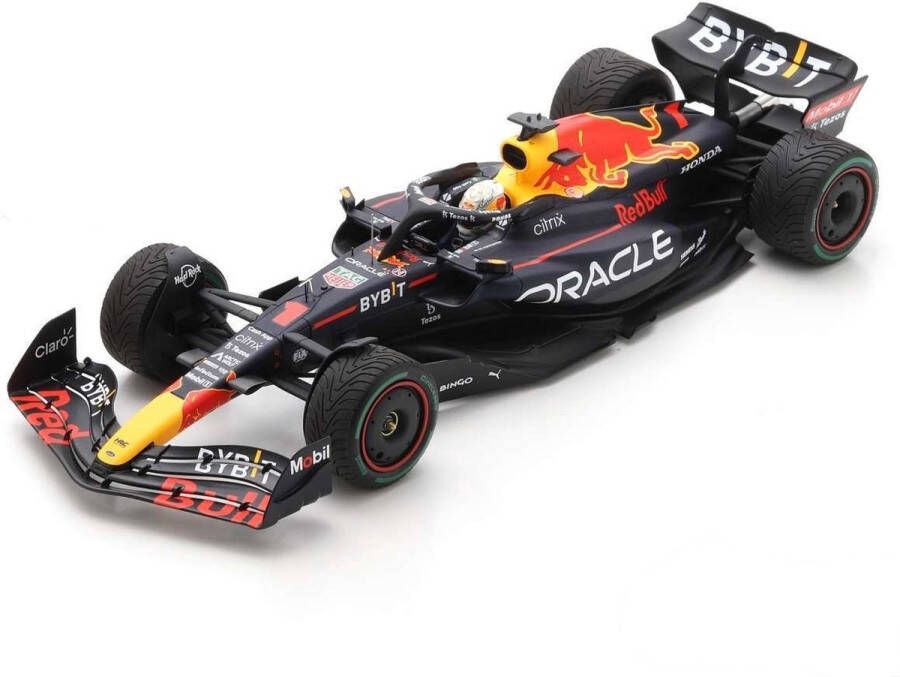 Spark Het 1:18 Diecast-model van het Red Bull RB18 Team Oracle Red Bull Racing #33 Winnaar van de Japanse GP van 2022. De coureur was Max Verstappen. De fabrikant van het schaalmodel is . Dit model is alleen online verkrijgbaar