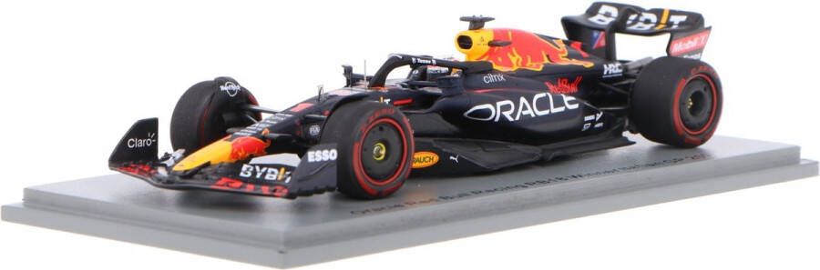 Spark Het 1:43 Diecast-model van het Red Bull RB18 Team Oracle Red Bull Racing #33 van de Italiaanse GP van 2022. De coureur was Max Verstappen. De fabrikant van het schaalmodel is . Dit model is alleen online verkrijgbaar