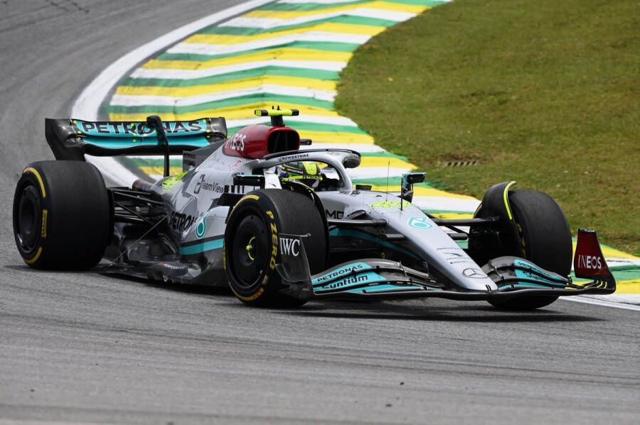 Spark Het 1:43 gegoten model van het Mercedes W13E Team Mercedes-AMG Petronas #44 van de Braziliaanse GP van 2022. De coureur was Lewis Hamilton. De fabrikant van het schaalmodel is . Dit model is alleen online verkrijgbaar