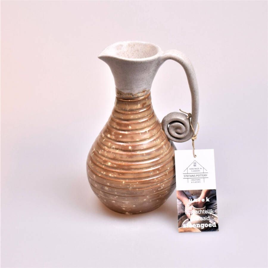 Stefans Pottery : Unieke Kan of Karaf met Stefans krul- vaatwasbestendig enig exemplaar handgemaakt