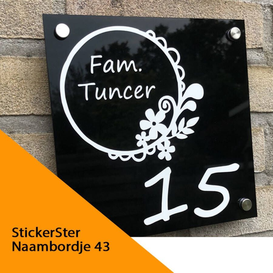 StickerSter Naambordje voordeur 20x20 cm naam in krans en huisnummer rechtsonder