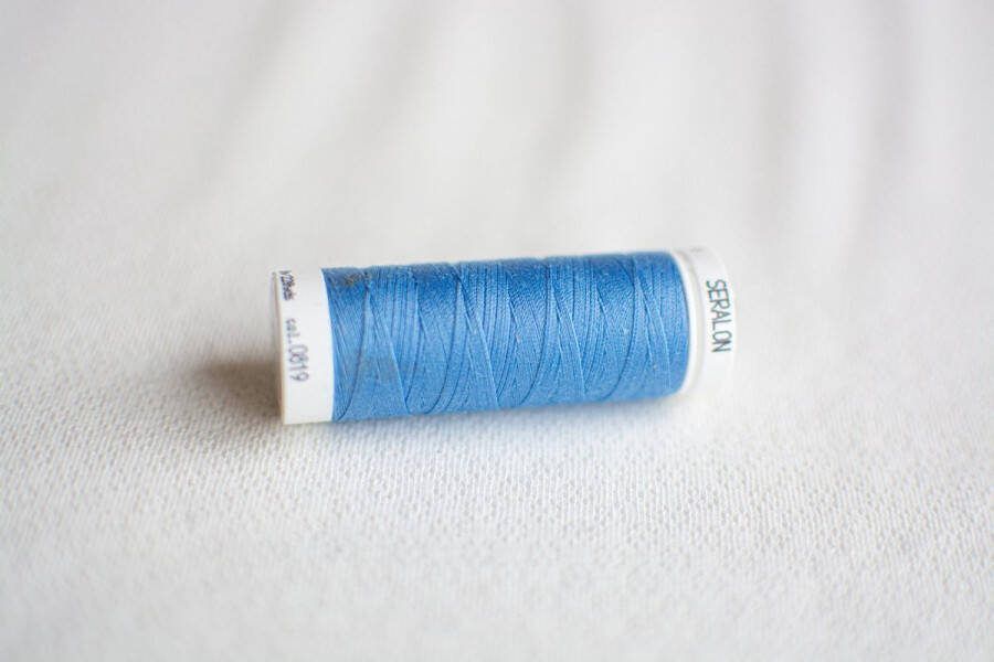 Stoffenboetiek Garen 3 stuks 200m hemels blauw universeel naaigaren stikzijde