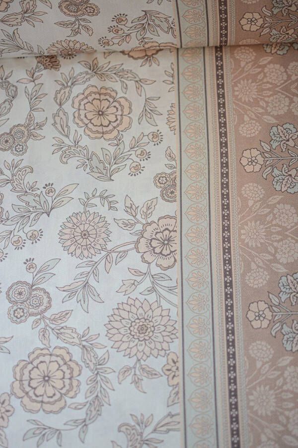 Stoffenboetiek Geweven tencel met zachtroze bloemenprint Bohélie 1 meter modestoffen voor naaien stoffen