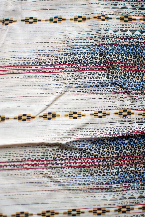 Stoffenboetiek Viscose met gemixte print beige rood en blauw 2 meter modestoffen voor naaien stoffen