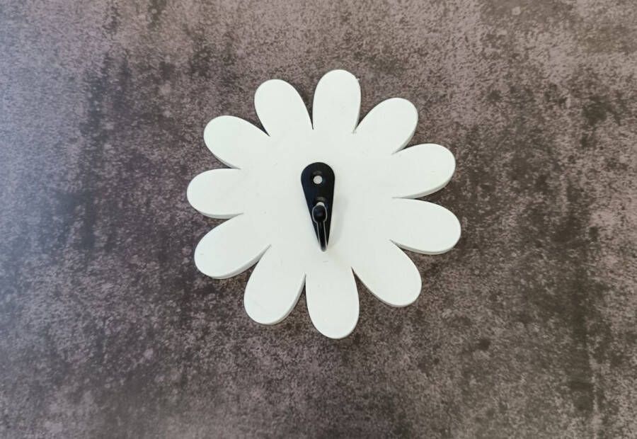 Studio Saar -Kinderkapstok bloem Kinderkapstok haakje Bloemen Hartjes Babykamer Kapstokken babykamer 1 haak – design Kapstokken – Wandkapstok Babykameraccessoires Kinderkamer haakjes Zwart Wit Modern